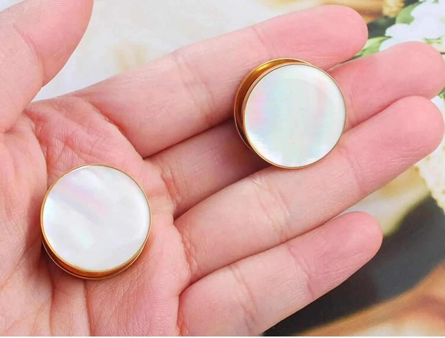 Beydodo Stainless Steel Gauges Earrings, Plugs and Tunnels for Women Single Flare Gold Round with Shell