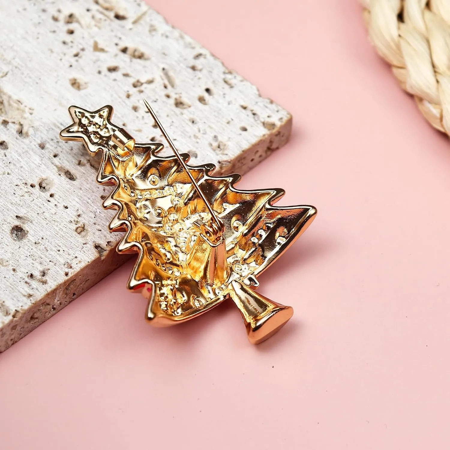 Christmas Brooch Pins Crystal Christmas Tree Snowflake Jingle Bell Reindeer Enamel Brooches Holiday Party Gift for Women