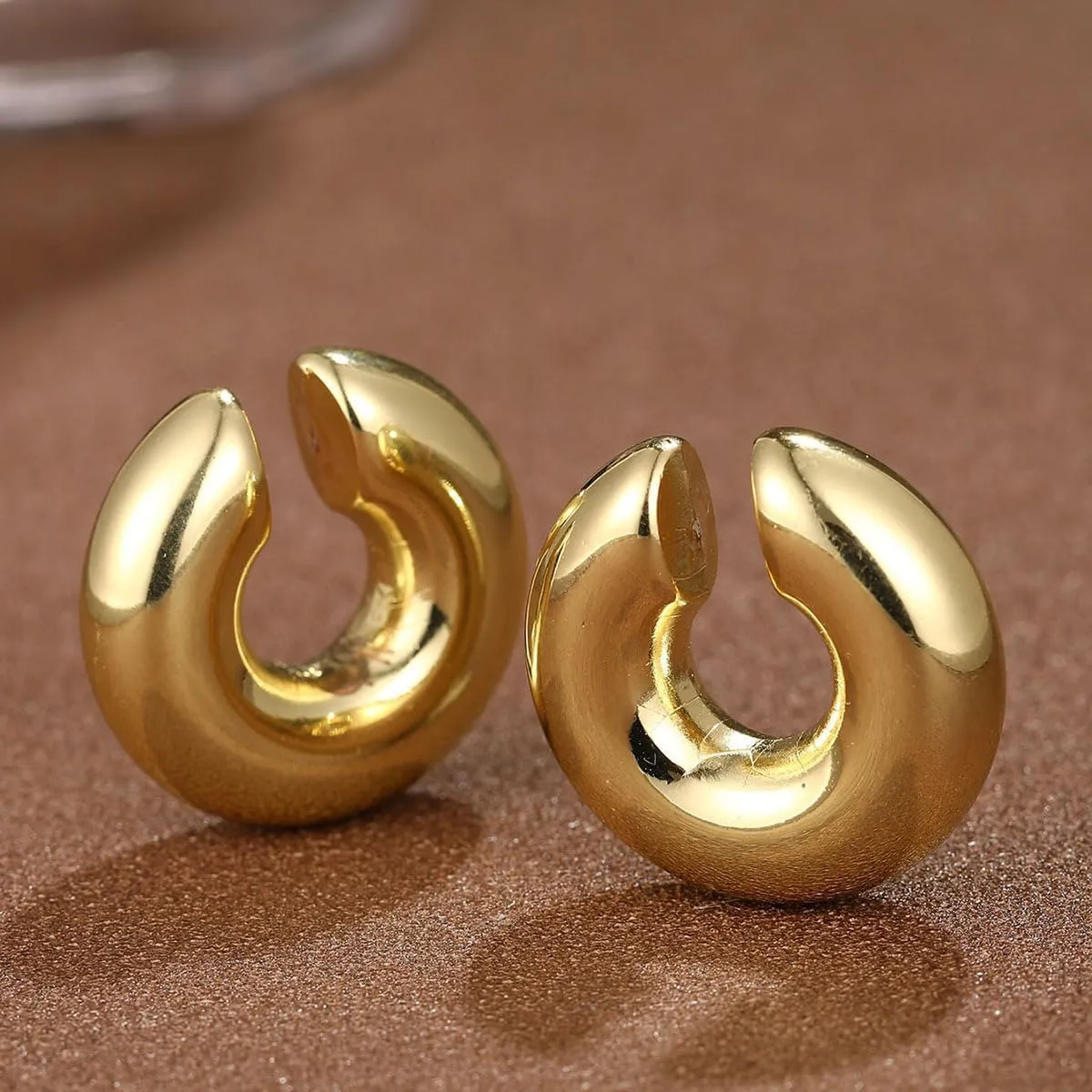 Chunky Gold Ear Cuffs Earrings for Women Non Piercing Gold Cuff Clip On Cartilage Hoop Earring Trendy Lightweight Thick Cuff Earrings for Women