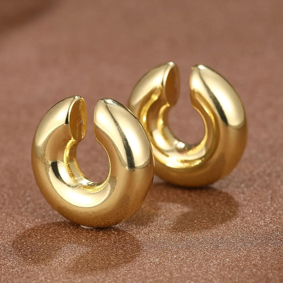 Chunky Gold Ear Cuffs Earrings for Women Non Piercing Gold Cuff Clip On Cartilage Hoop Earring Trendy Lightweight Thick Cuff Earrings for Women