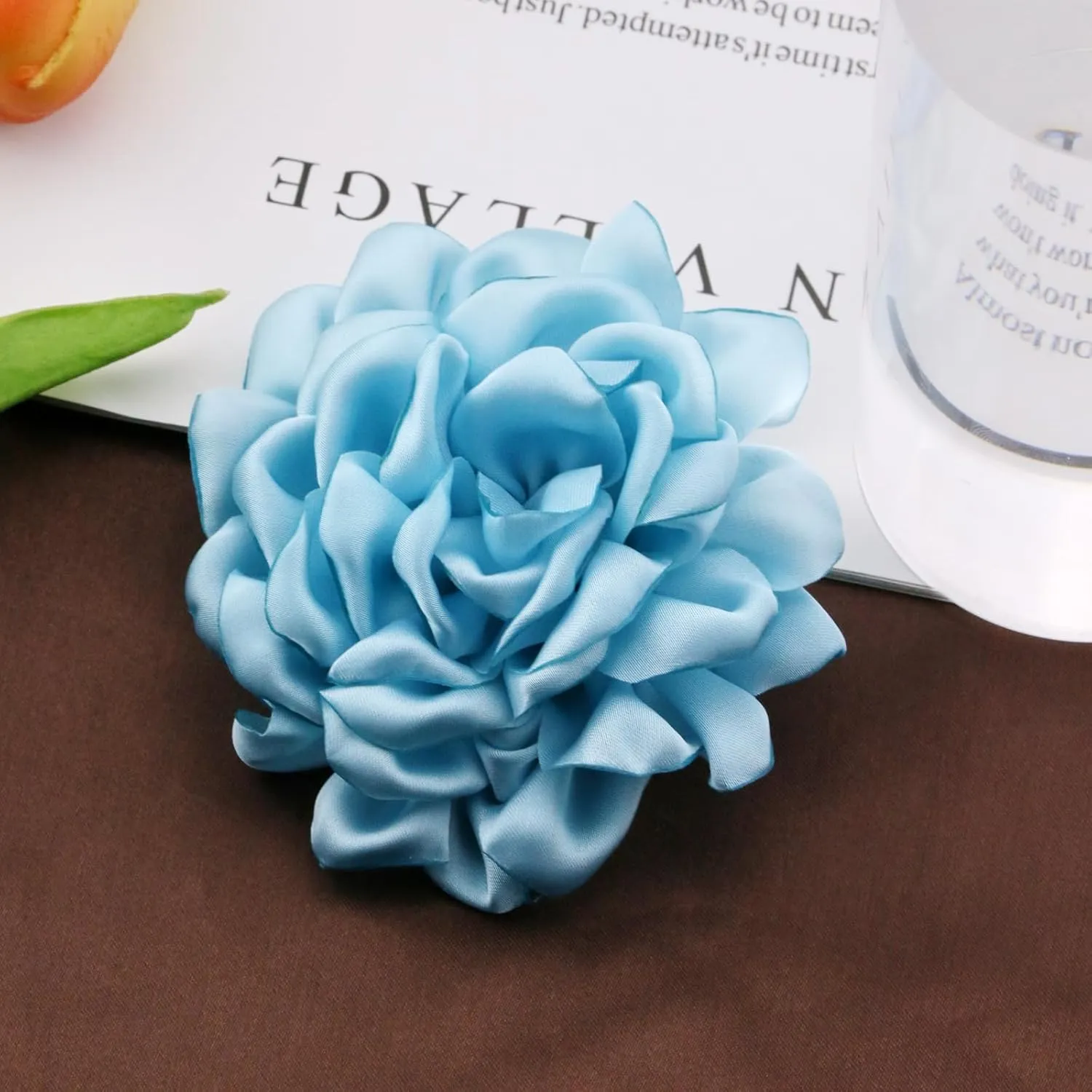 Dainty Fabric Flower Brooches Large Silk Lapel Pin Elegant Camellia Flower Brooch Pins for Women Classic Formal Occasions Clothing Accessories