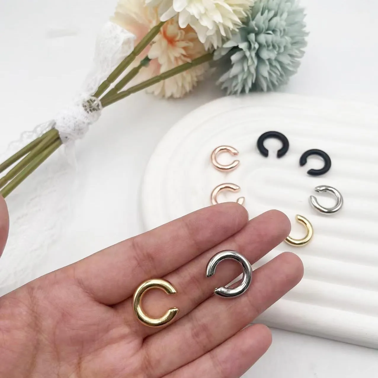 Ear Cuff Earrings for Women No Piercing Chunky Gold Ear Cuffs Helix Cartilage Clip On Wrap Earring Adjustable Ear Cuffs Jewelry for Women