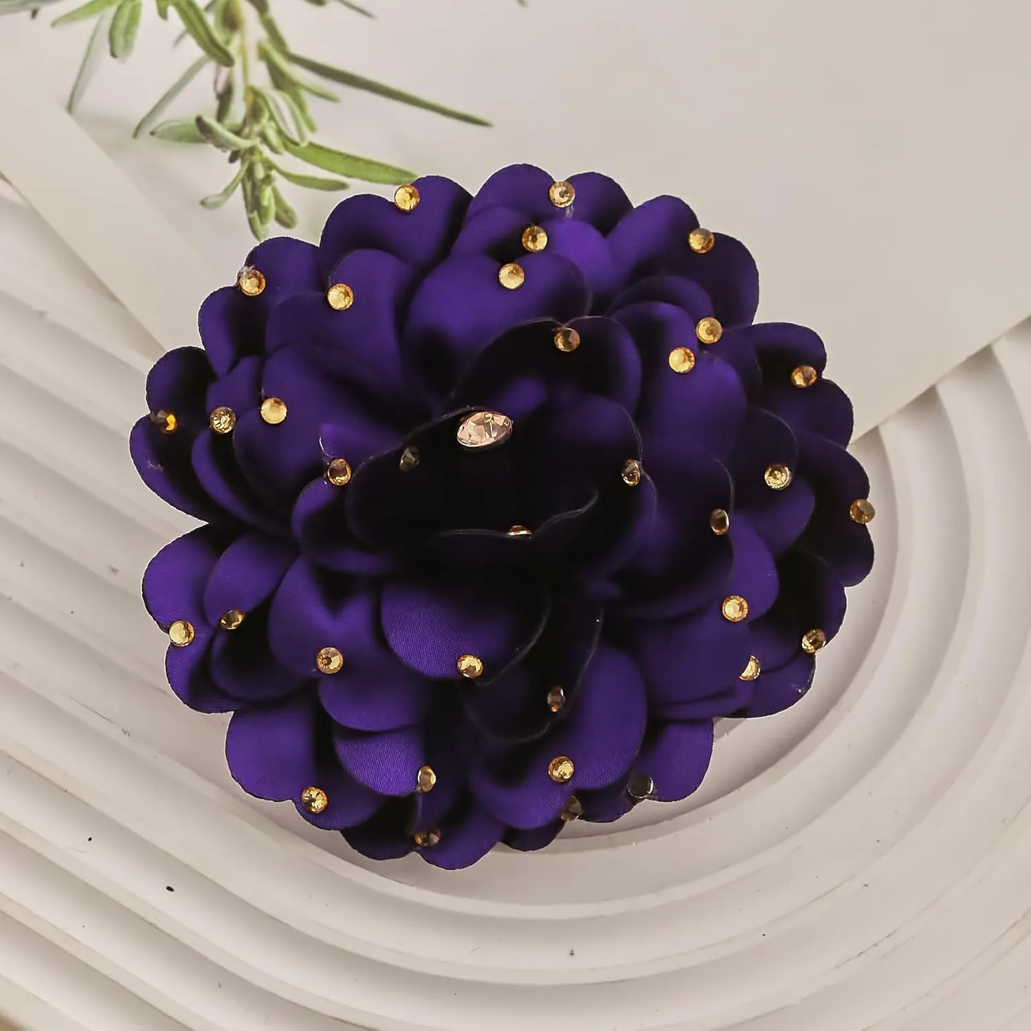 Elegant Large Rose Flower Brooches Lapel Pins Handmade Dainty Satin Fabric Pearl Brooches Big Camellia Flower Brooch Pin for Women Wedding Part Dance Dress Suit Clothes Accessories Prom Jewelry