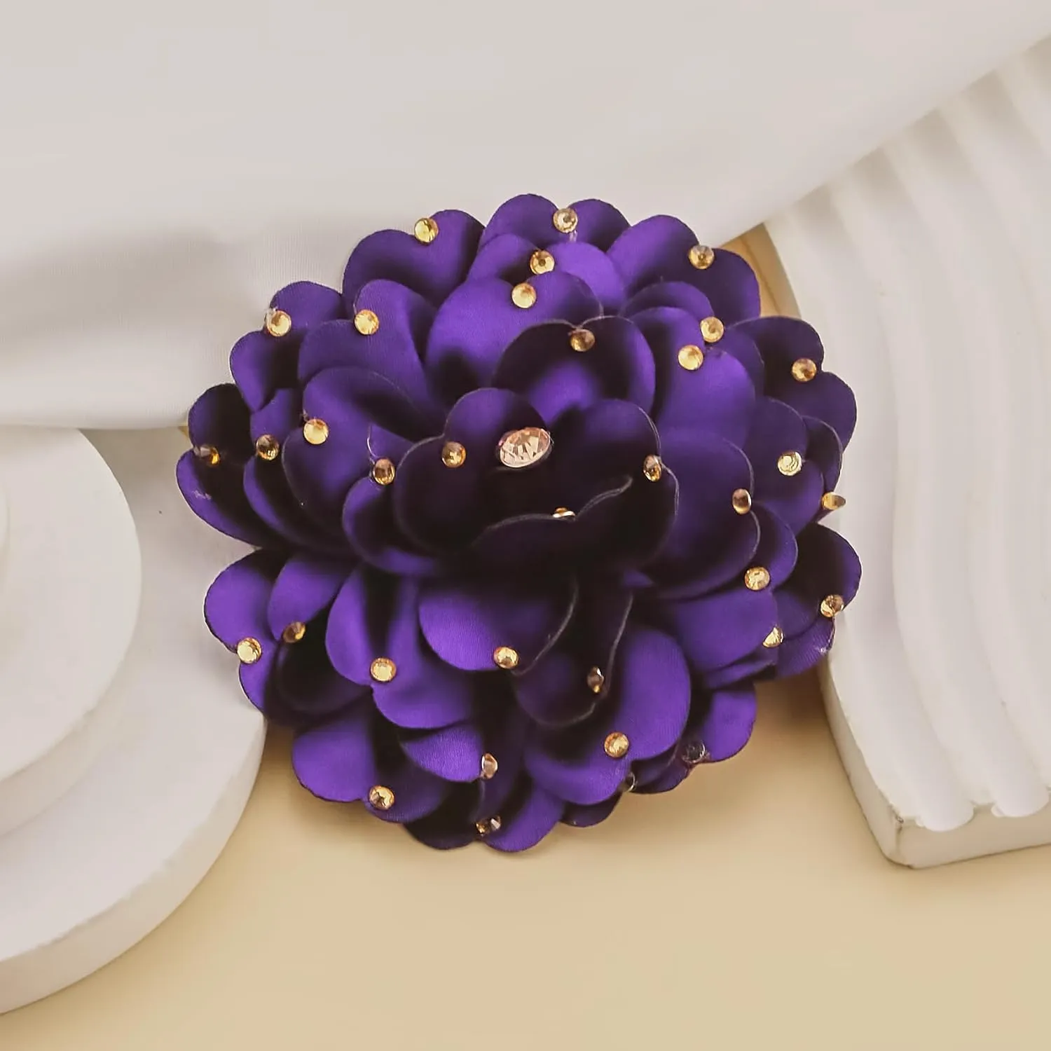 Elegant Large Rose Flower Brooches Lapel Pins Handmade Dainty Satin Fabric Pearl Brooches Big Camellia Flower Brooch Pin for Women Wedding Part Dance Dress Suit Clothes Accessories Prom Jewelry
