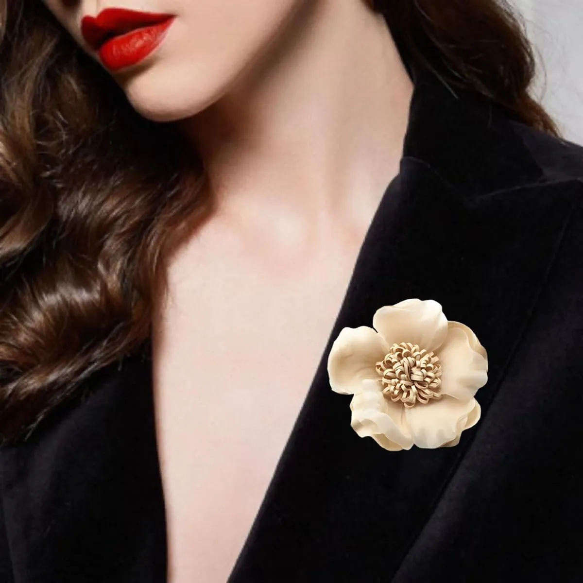 Large Red Rose Flower Brooches Pins for Women Dainty Satin Fabric Brooches Big Camellia Flower Brooch Wedding Party Clothing Pin Accessory Jewelry