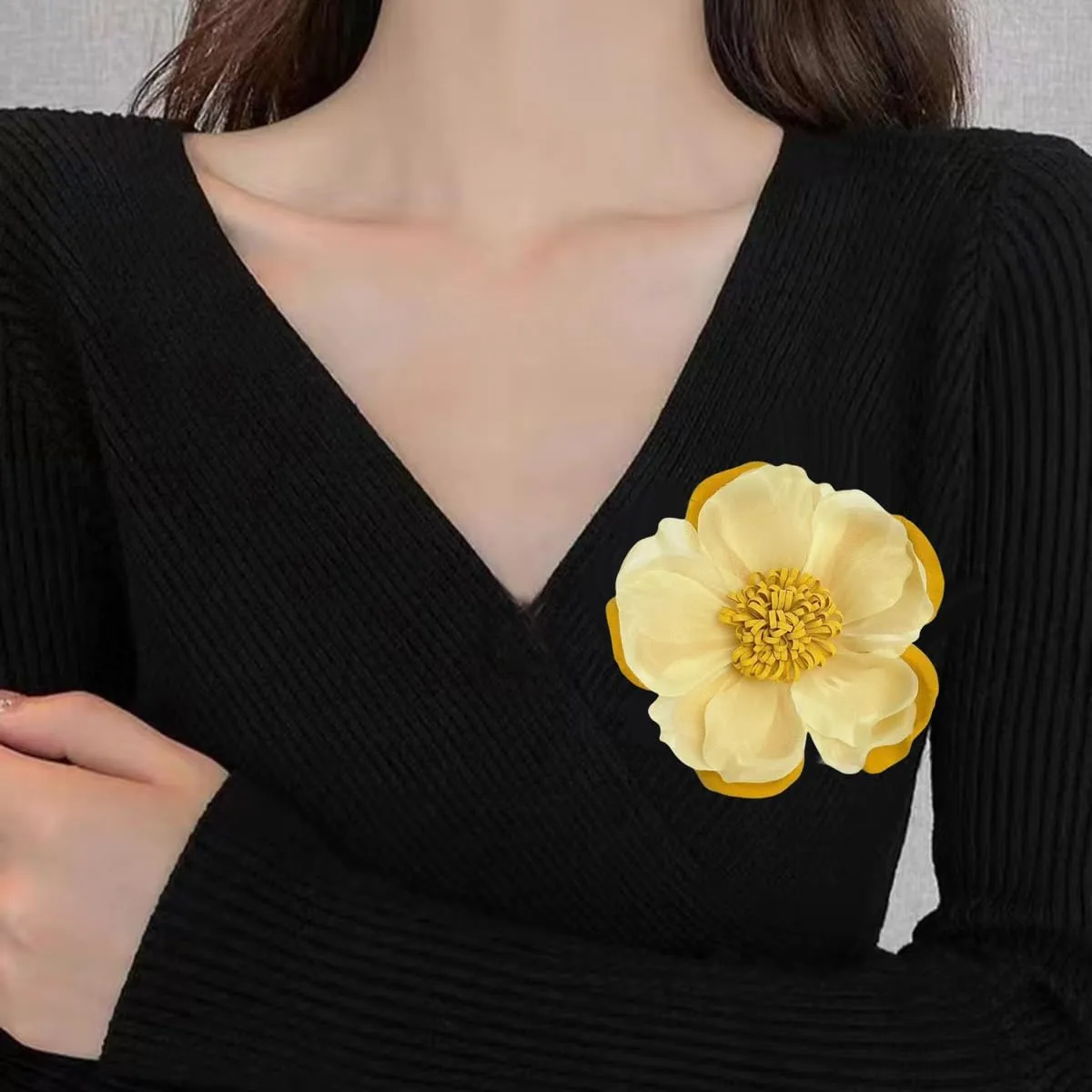 Large Red Rose Flower Brooches Pins for Women Dainty Satin Fabric Brooches Big Camellia Flower Brooch Wedding Party Clothing Pin Accessory Jewelry