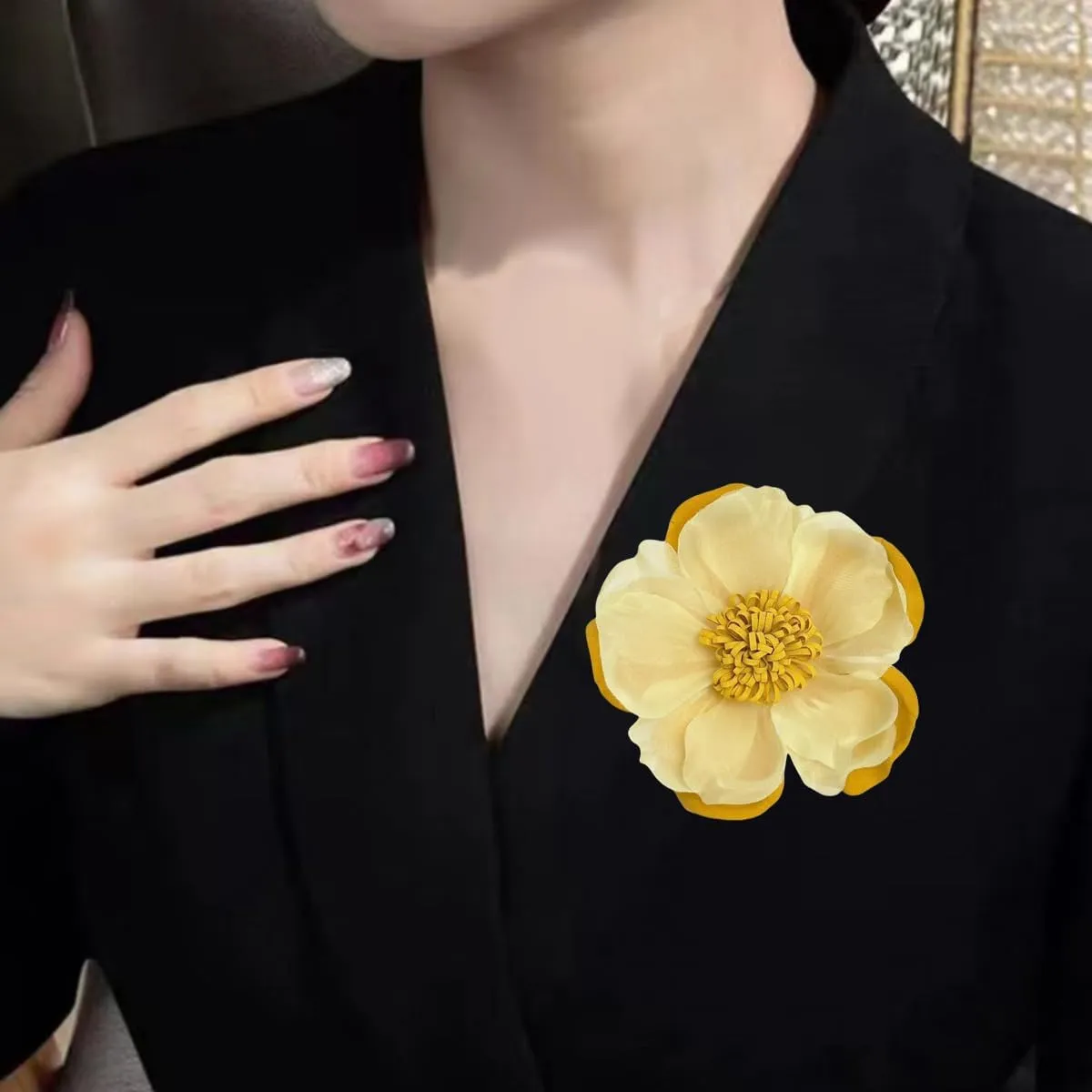 Large Red Rose Flower Brooches Pins for Women Dainty Satin Fabric Brooches Big Camellia Flower Brooch Wedding Party Clothing Pin Accessory Jewelry
