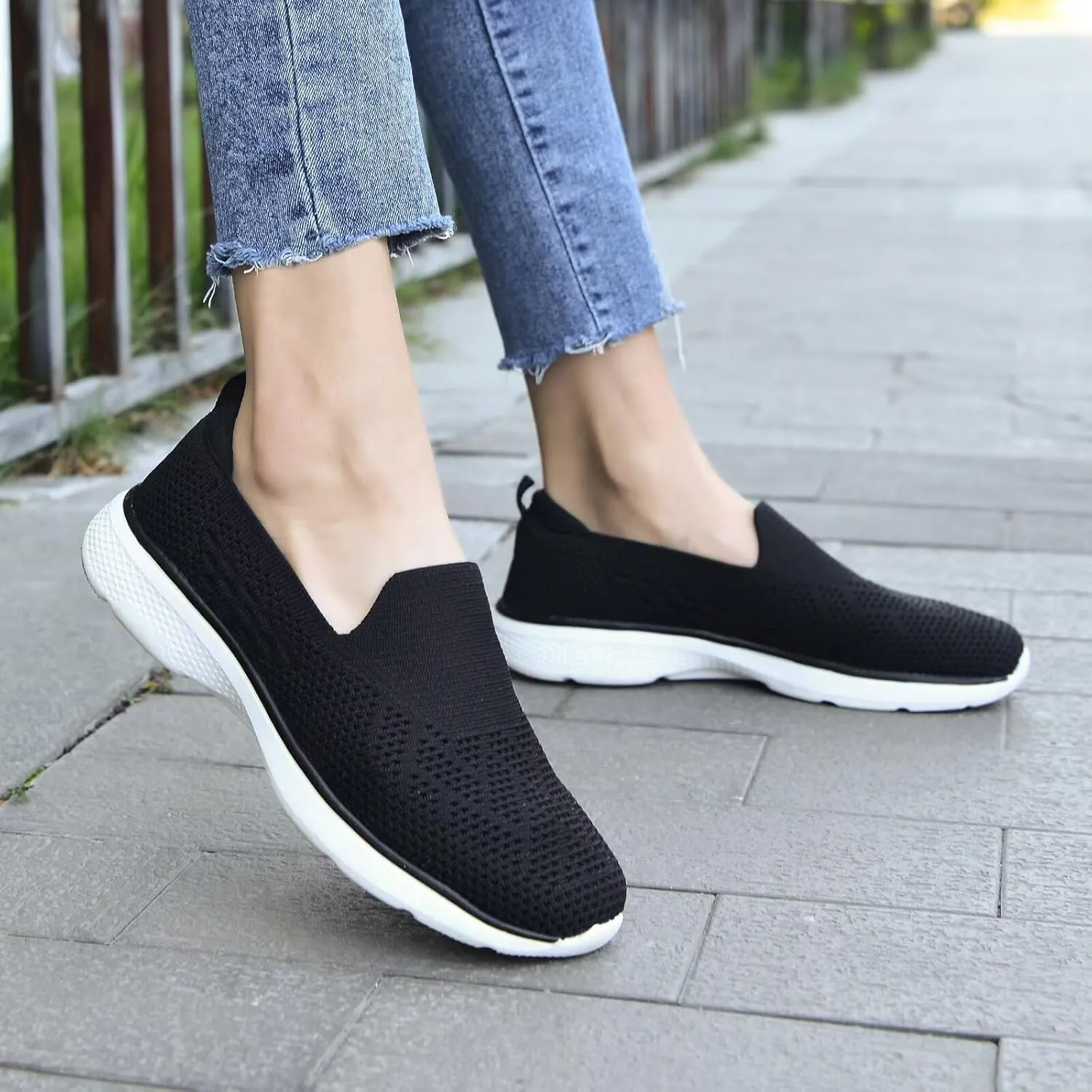 poemlady Walking Shoes Women Slip On Sneakers Knit Lightweight Comfortable Breathable Nurse Shoes for Work Travel